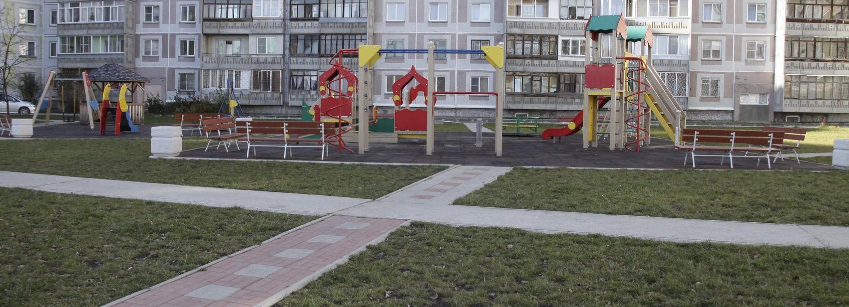 Как выглядит самый дорогой двор Новосибирска — за 60 млн рублей