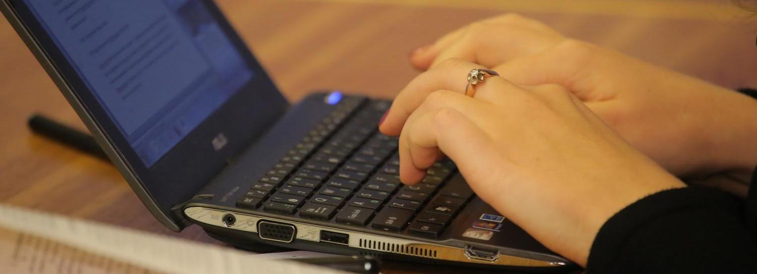 Минцифры: больше половины заявок на госуслуги новосибирцы подают онлайн