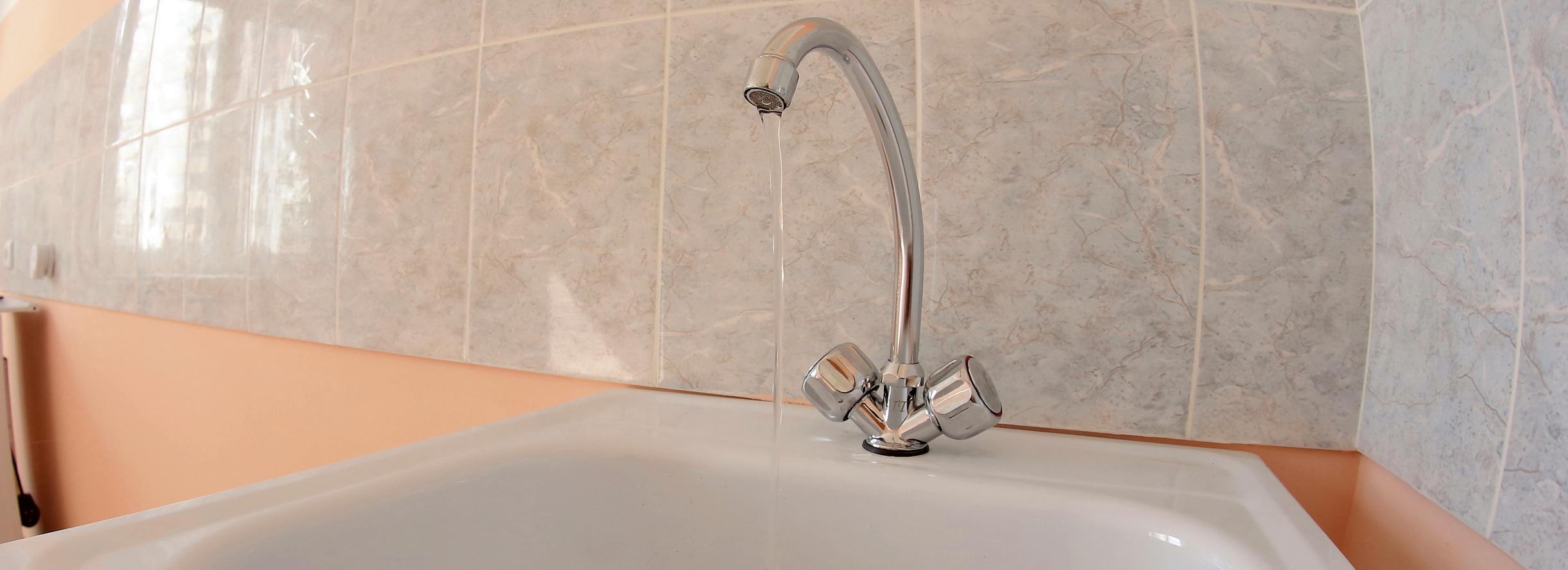 На каких улицах Новосибирска с 14 мая отключат горячую воду