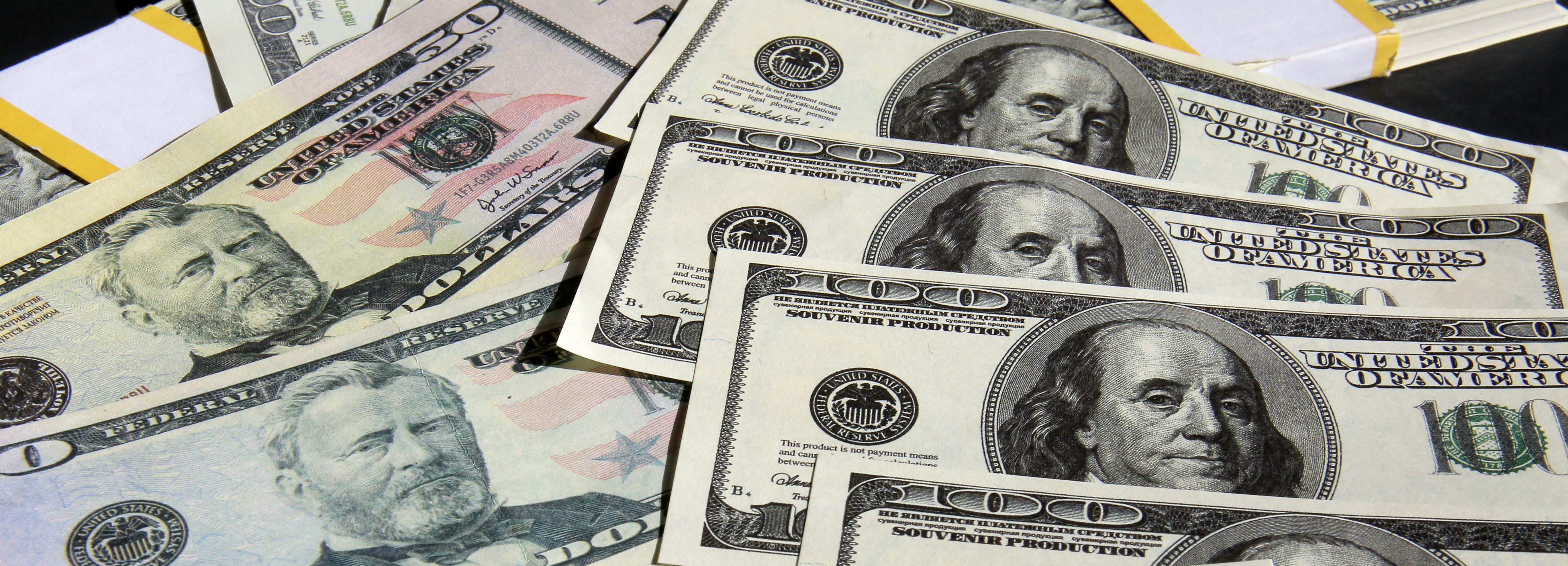 Банк России снимет ограничения на переводы валюты за рубеж