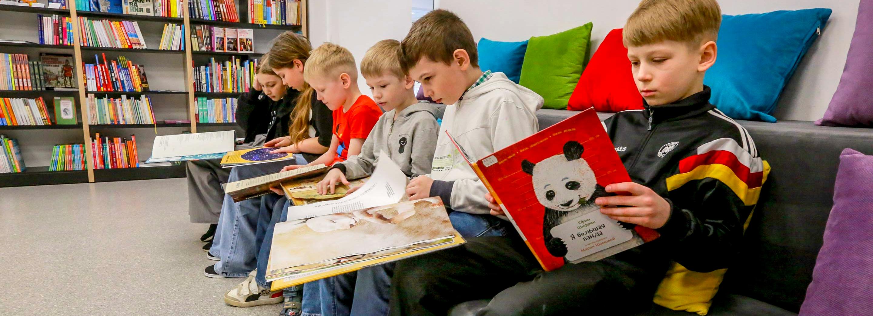 Книги с «Золотой полки»: экскурсия по одной из лучших библиотек страны