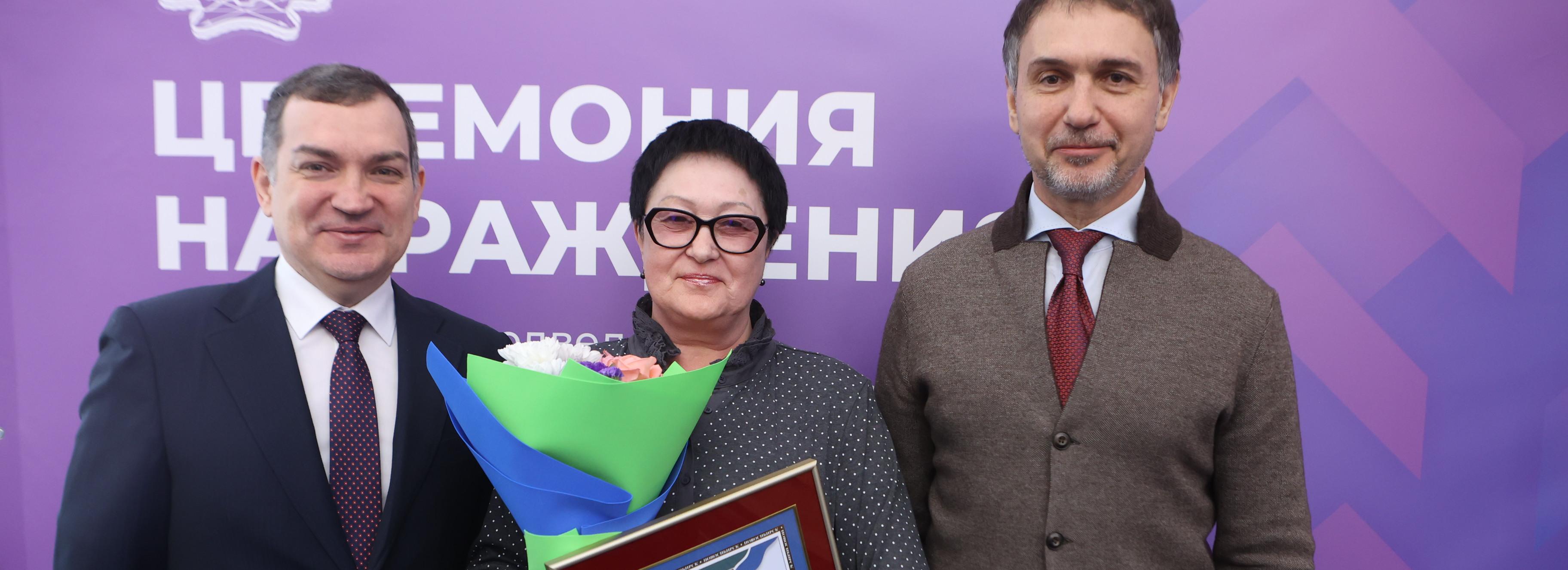 Мэр Кудрявцев наградил лучших работников и коллективы Новосибирска