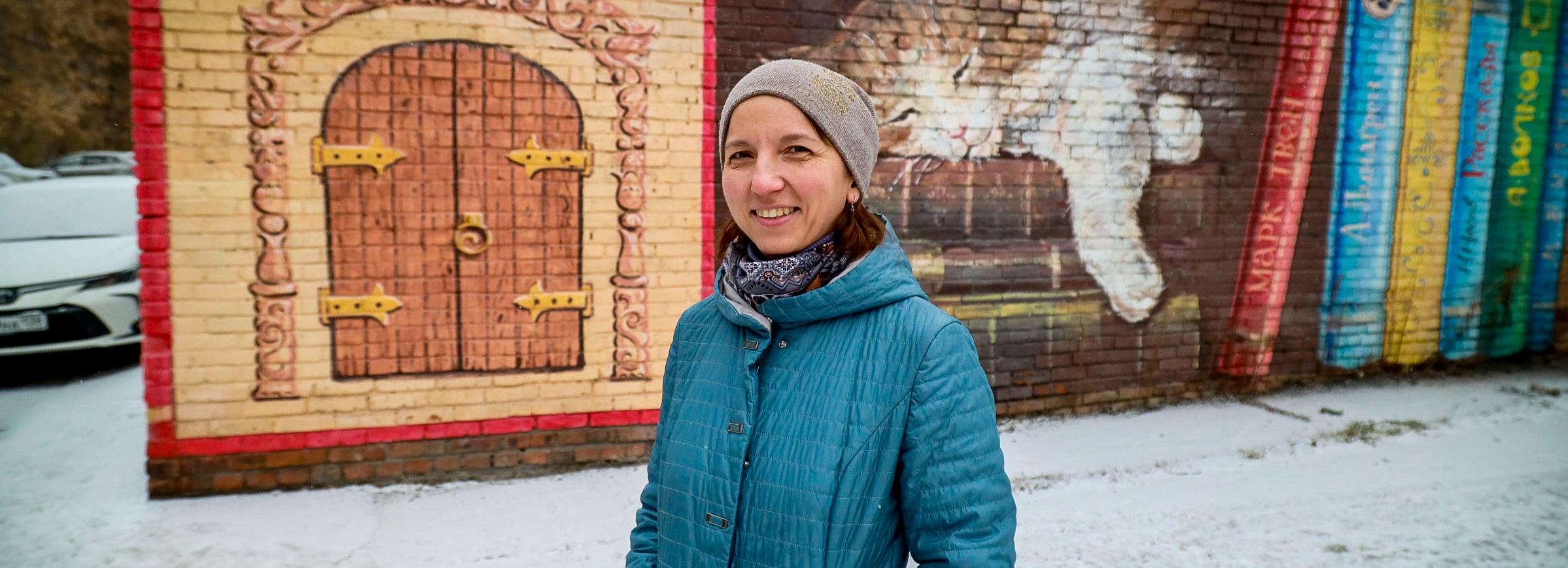 Волшебный стрит-арт: новосибирская художница украшает город сказками