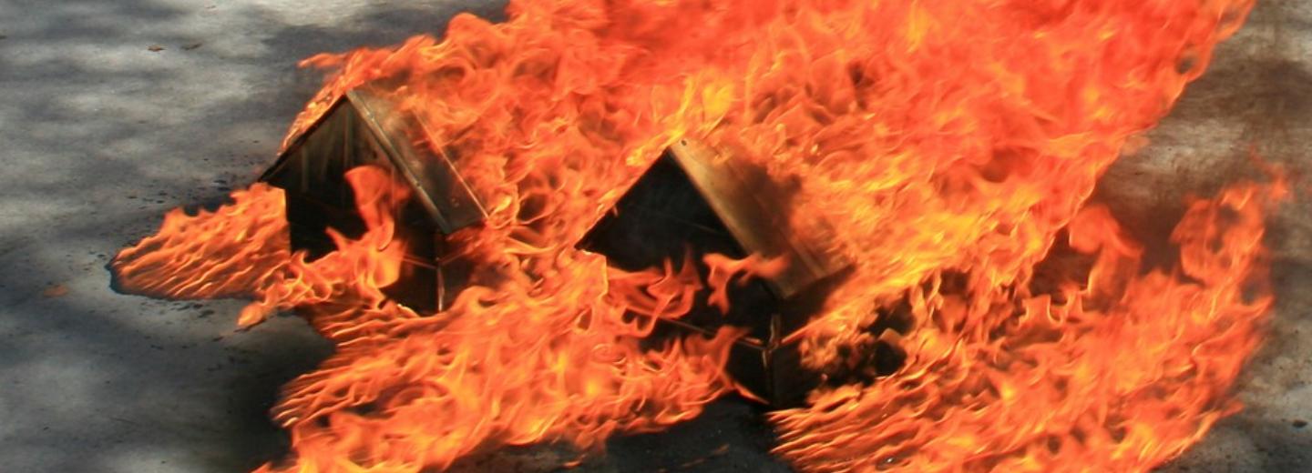 В Новосибирске по вине курильщиков происходит каждый шестой пожар