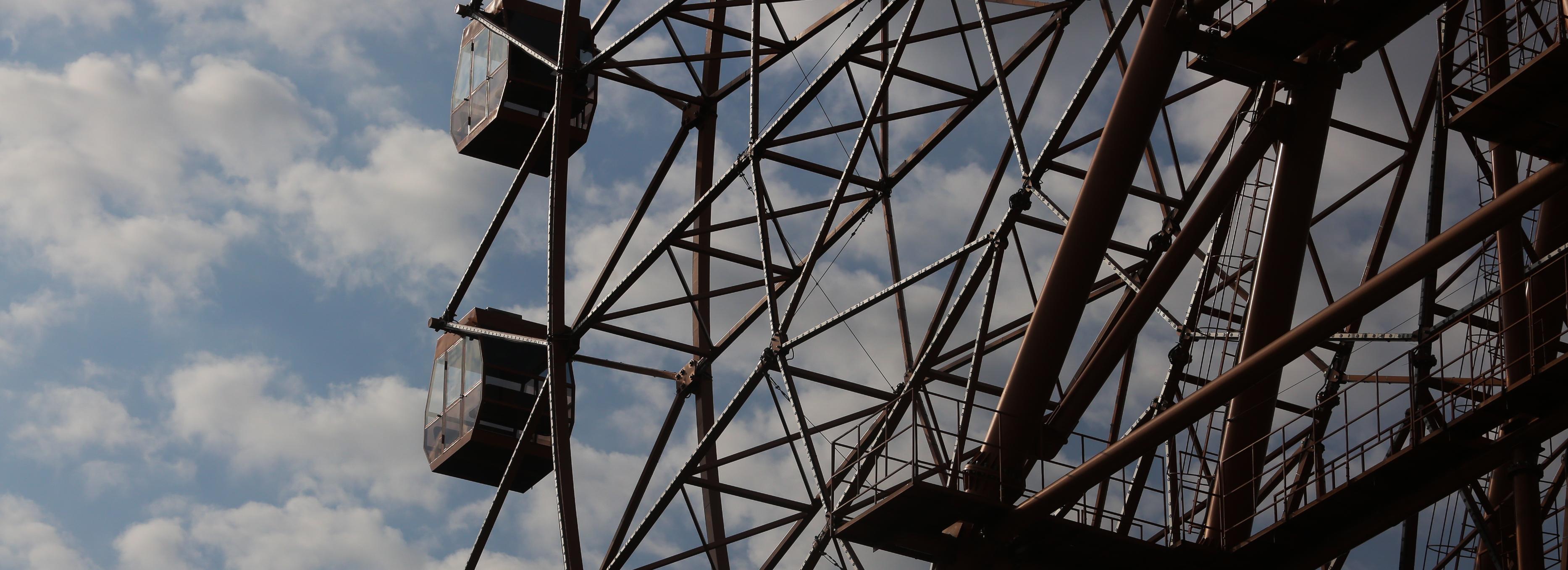 Владелец колеса обозрения на набережной объяснил его остановку