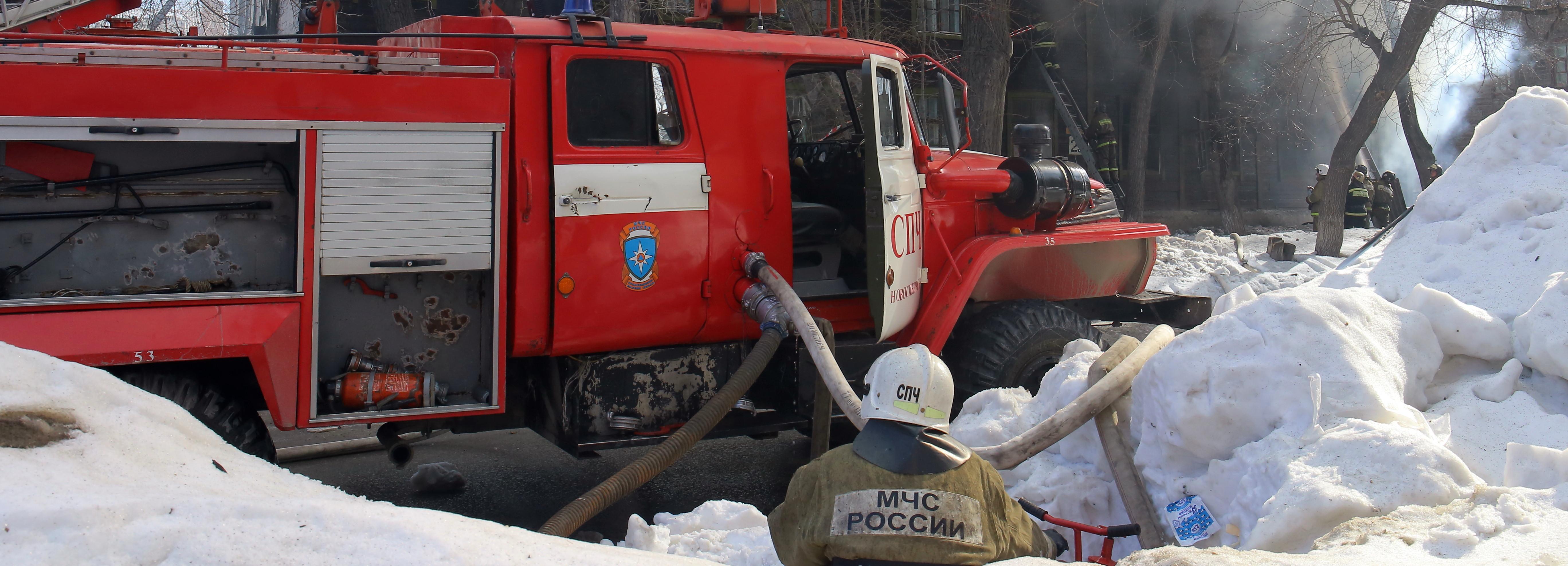 Новосибирцев предупредили о штрафах за перекрытие пожарных проездов