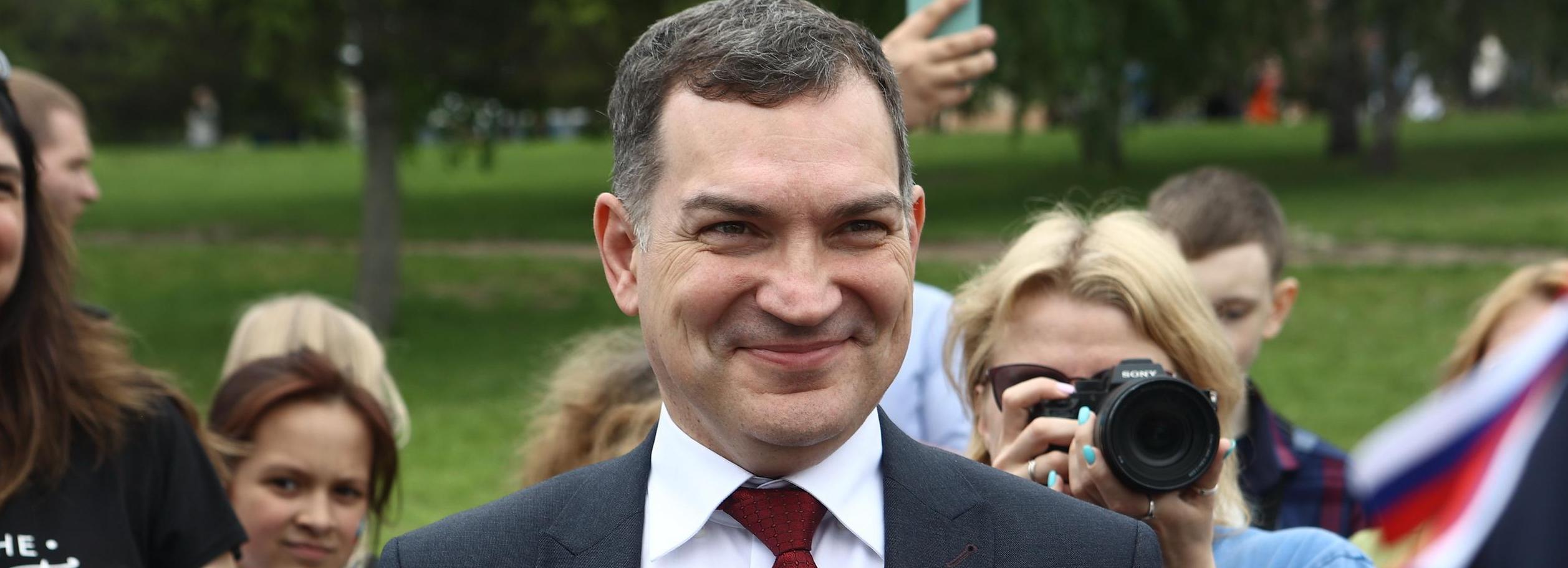 С Днём молодёжи поздравляет новосибирцев мэр Кудрявцев