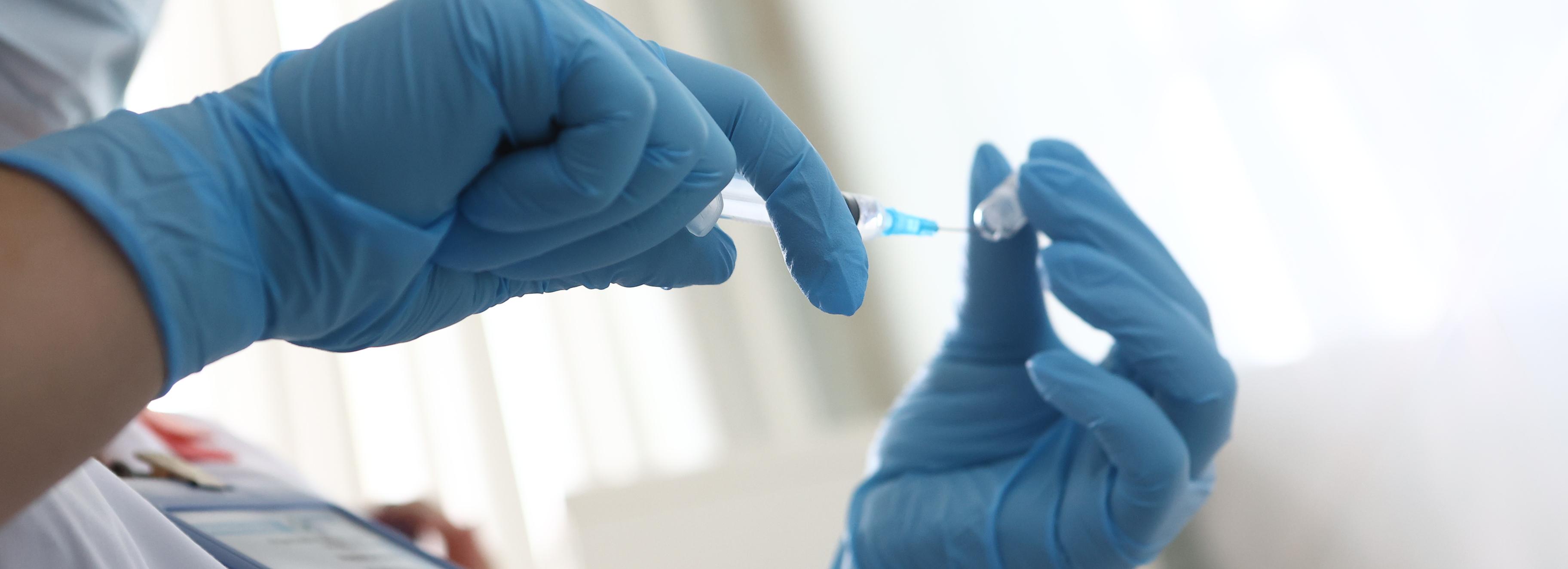 Больше 350 тысяч новосибирцев привились от клещевого энцефалита