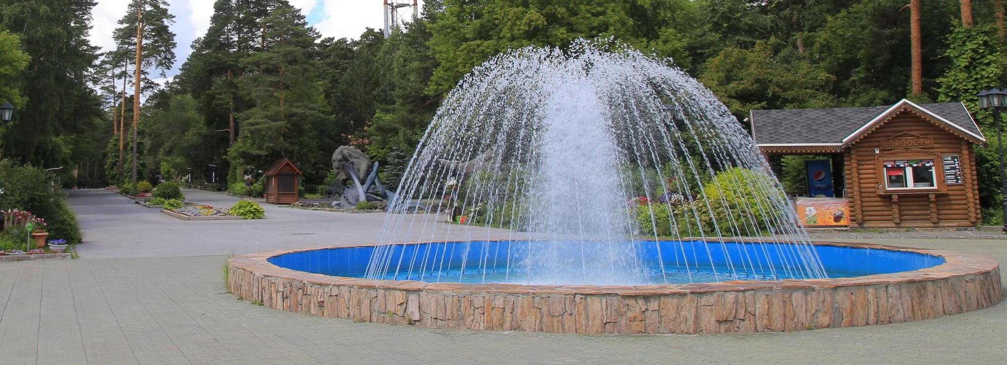 На центральной площади Новосибирского зоопарка заработал фонтан