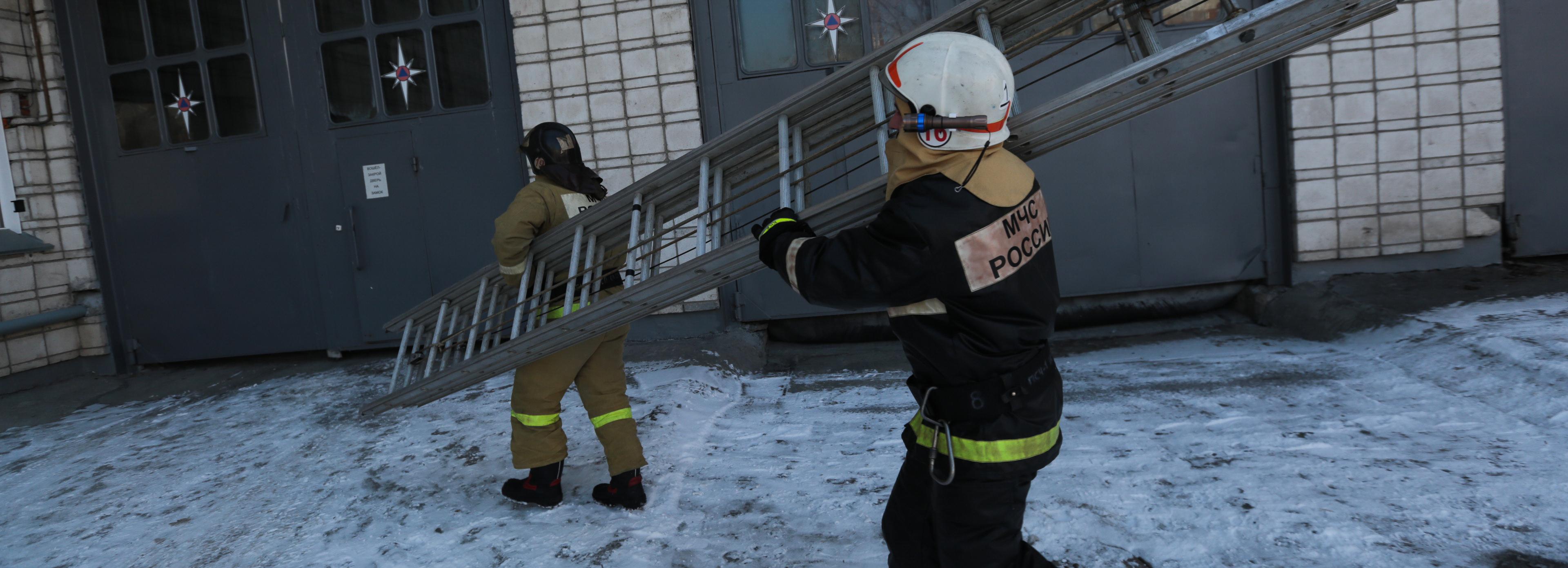 Три человека пострадали при пожарах в Новосибирске за неделю