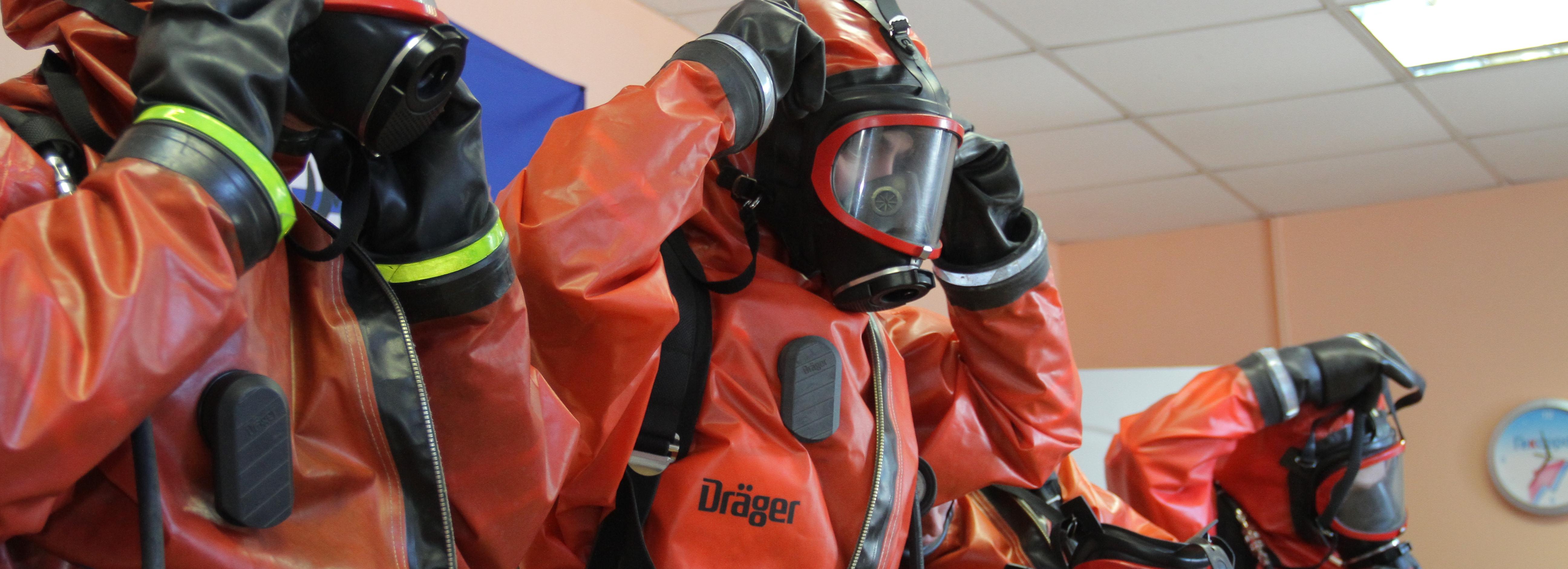 Новосибирцы тушат виртуальные пожары и примеряют форму МЧС