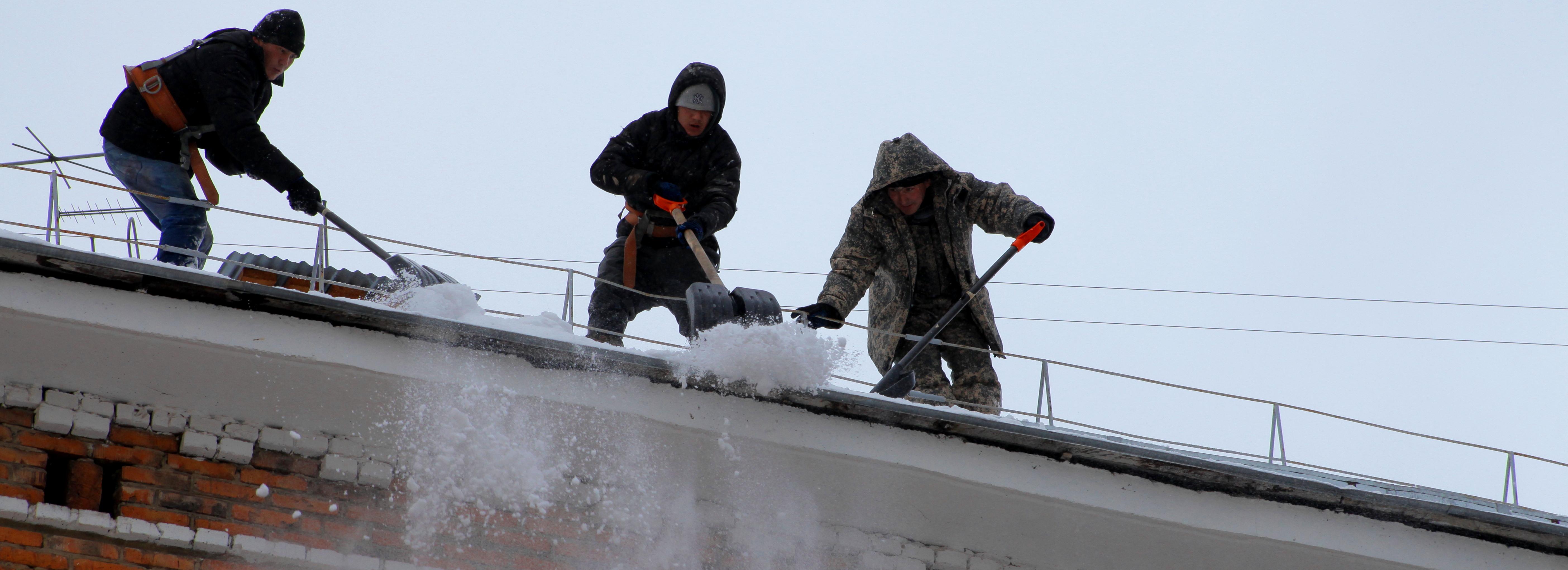 Больше половины крыш очистили от снега в Новосибирской области