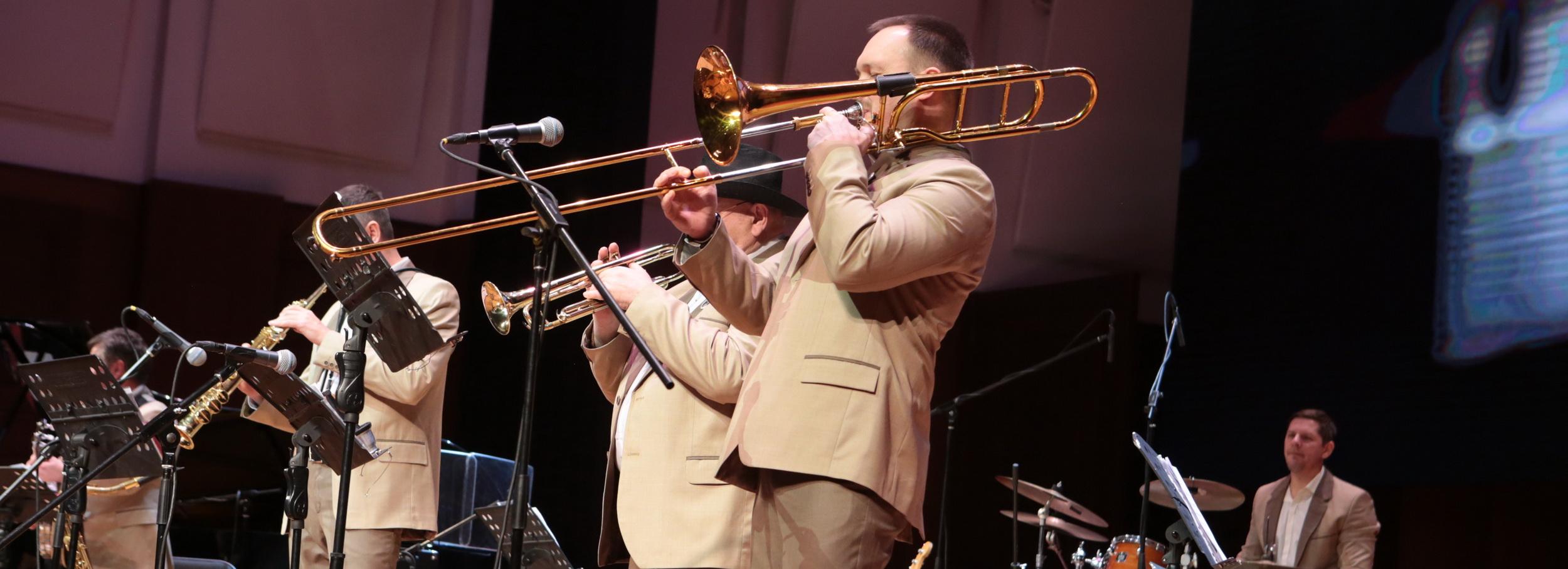 Мэр Локоть поздравил с 35-летием джаз-оркестр «Сибирский диксиленд»