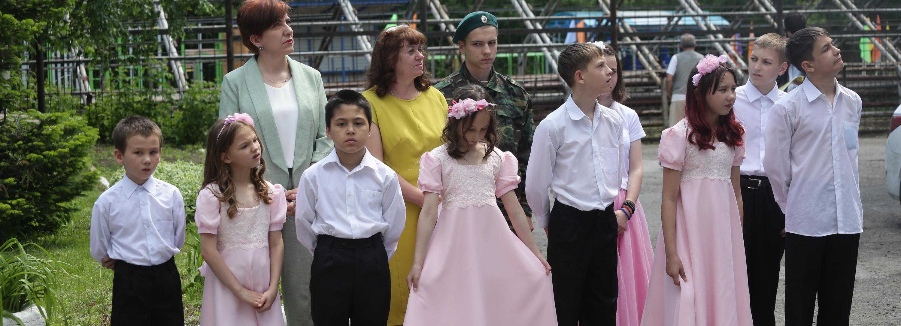 23 ребёнка из центра «Жемчужина» проведут каникулы в семьях