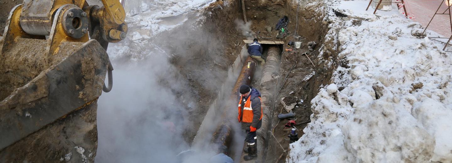 Улицу Панфиловцев сузили на четыре метра из-за ремонта теплотрассы