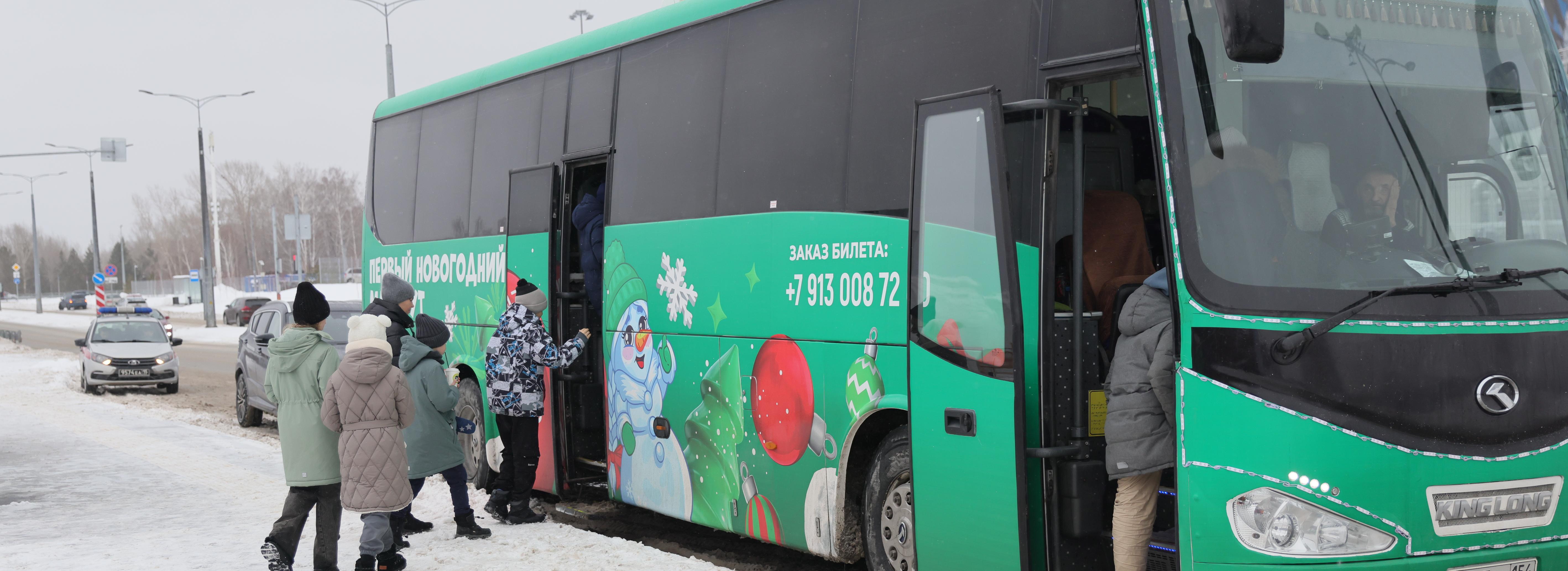 На новогоднюю экскурсию свозили детей бойцов по поручению мэра Кудрявцева