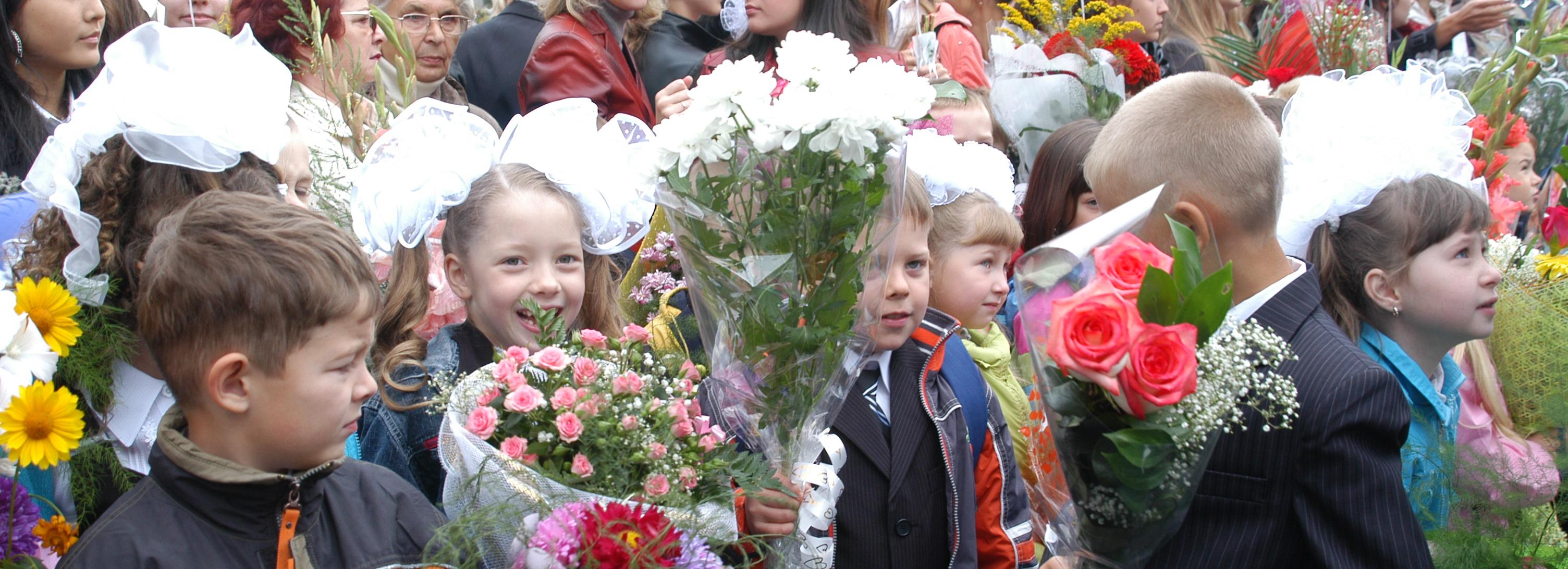 Новосибирская неделя: приём в школы, ровный асфальт и гаражные распродажи