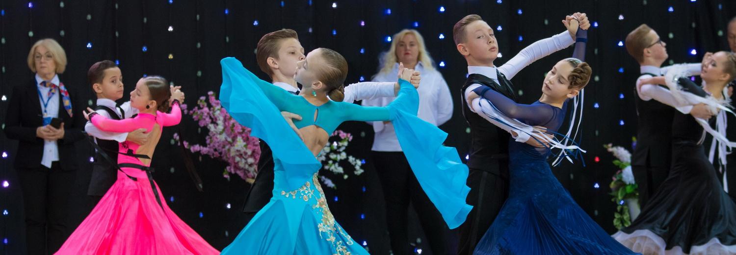 Чемпионат СФО по танцам: тысячи пар зажгли паркет в центре «Заря»