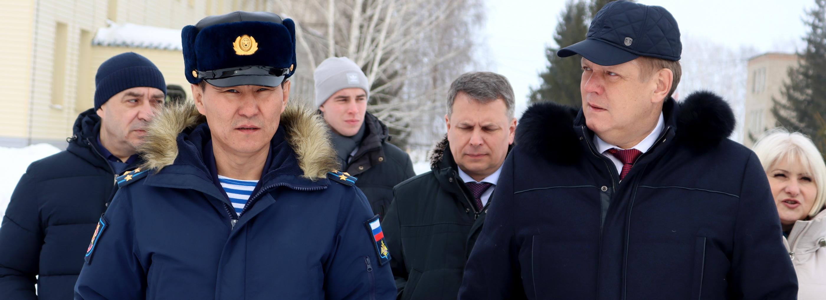 Полпред Серышев посетил соединение спецназа ЦВО