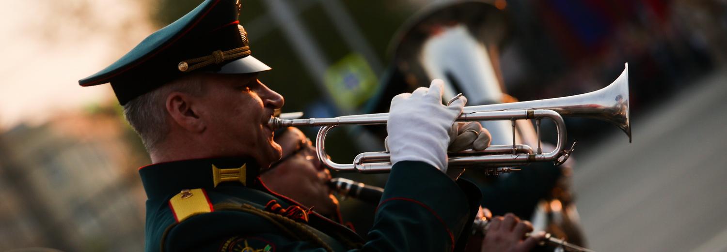 Если вы пропустили: репетиция парада, птичья многоэтажка и коровы у ТЦ