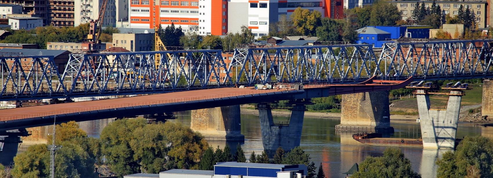 Строители надвинули 380-метровый пролёт четвёртого моста над руслом Оби