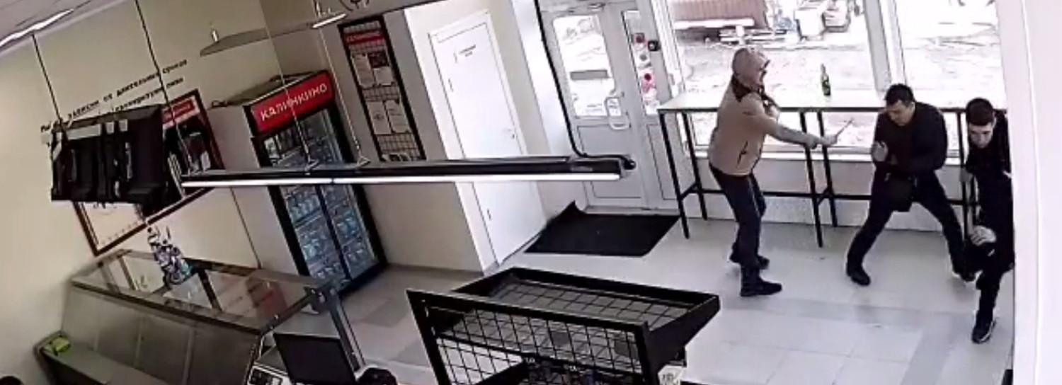 Новосибирец напал с ножом на посетителей пивной