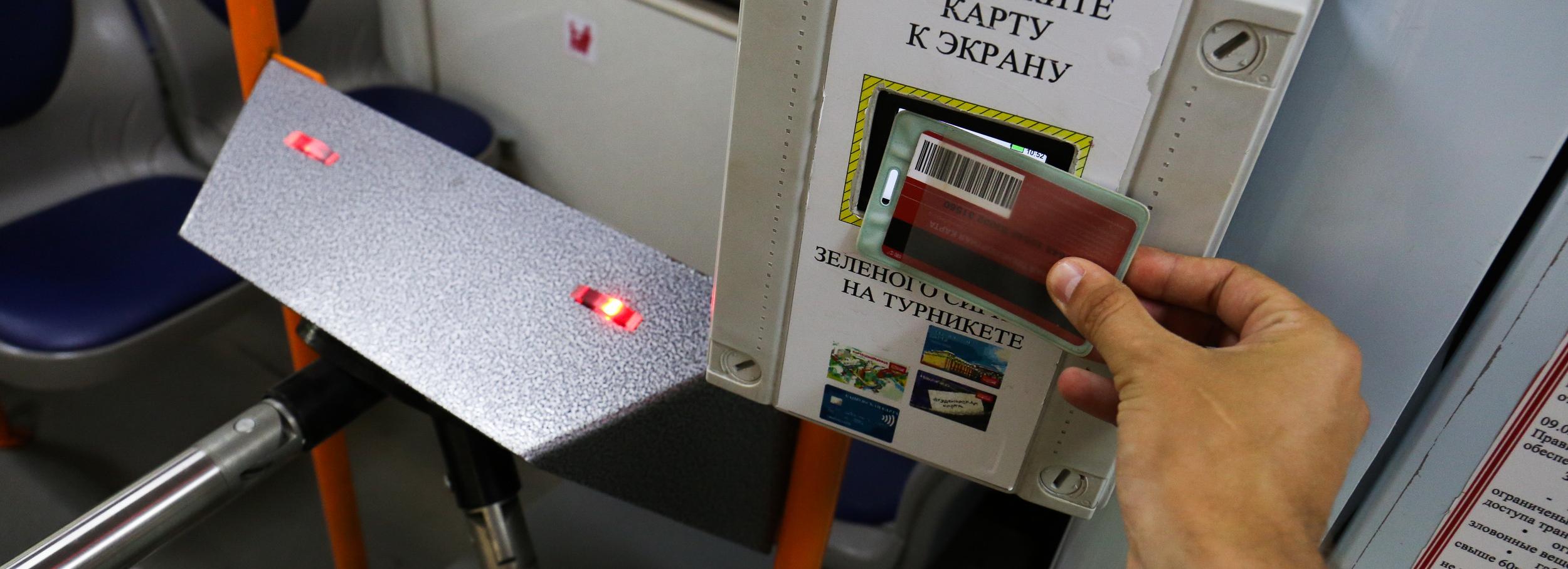 Четырёх «зайцев» вывели из автобусов без кондуктора в Новосибирске