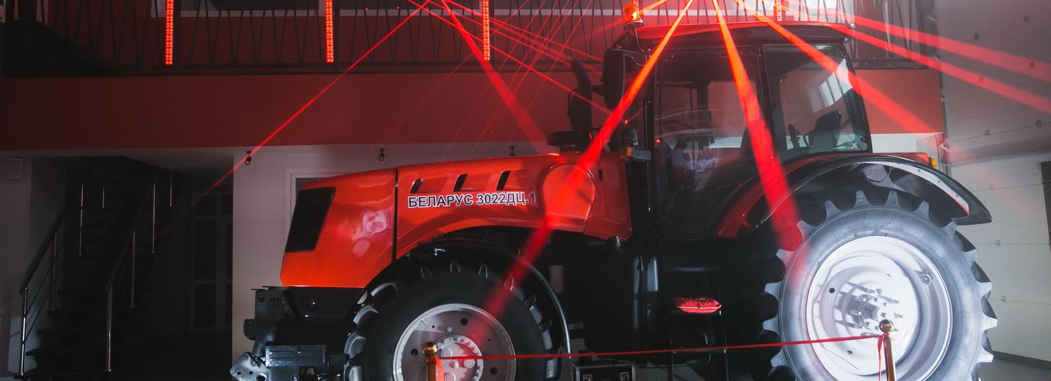 Минский трактор «Беларус» загнали в учебную лабораторию НГАУ