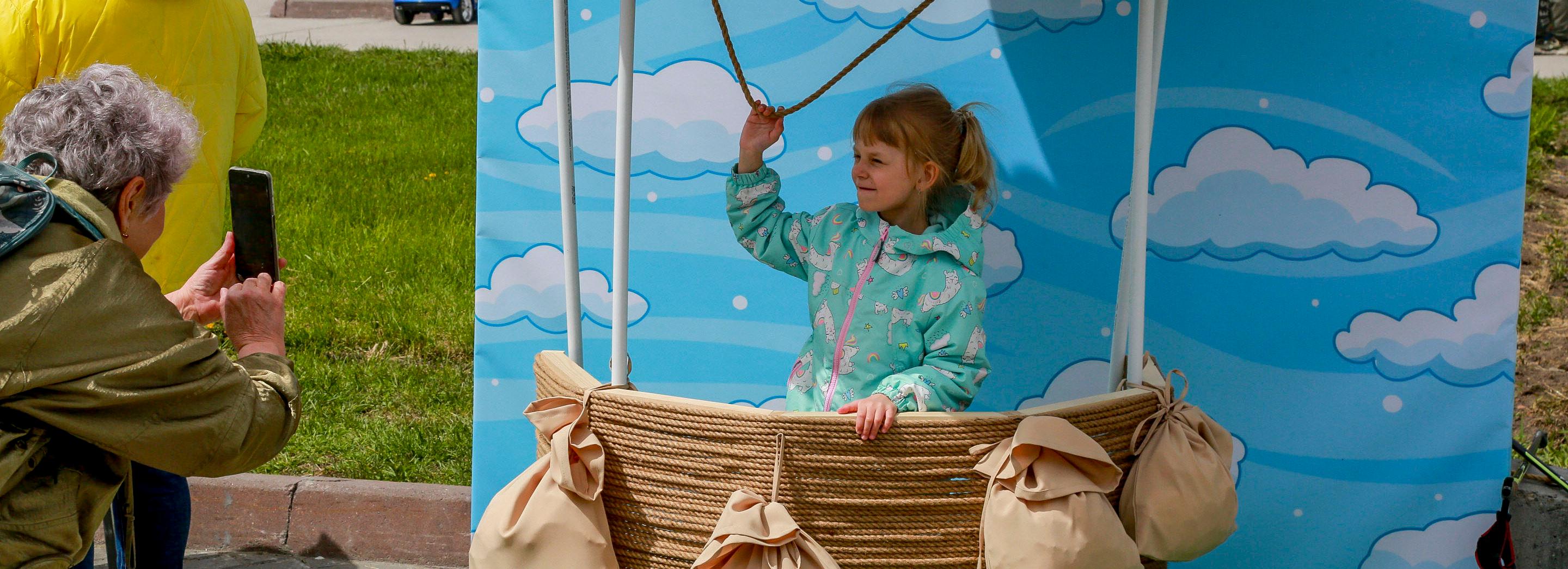 Большой детский праздник с пожарной машиной устроили возле ГПНТБ