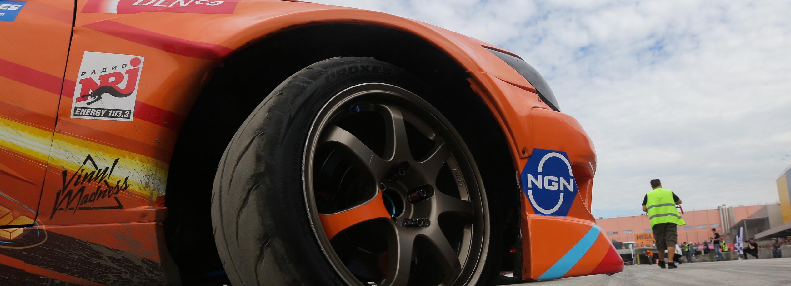 «Живая очередь — 22 машины»: новосибирцы оккупировали шиномонтажки