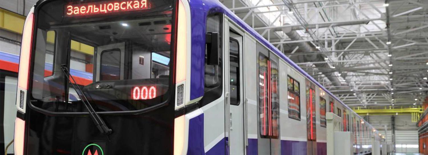 Первый пятивагонный поезд метро прибыл в Новосибирск из Мытищ