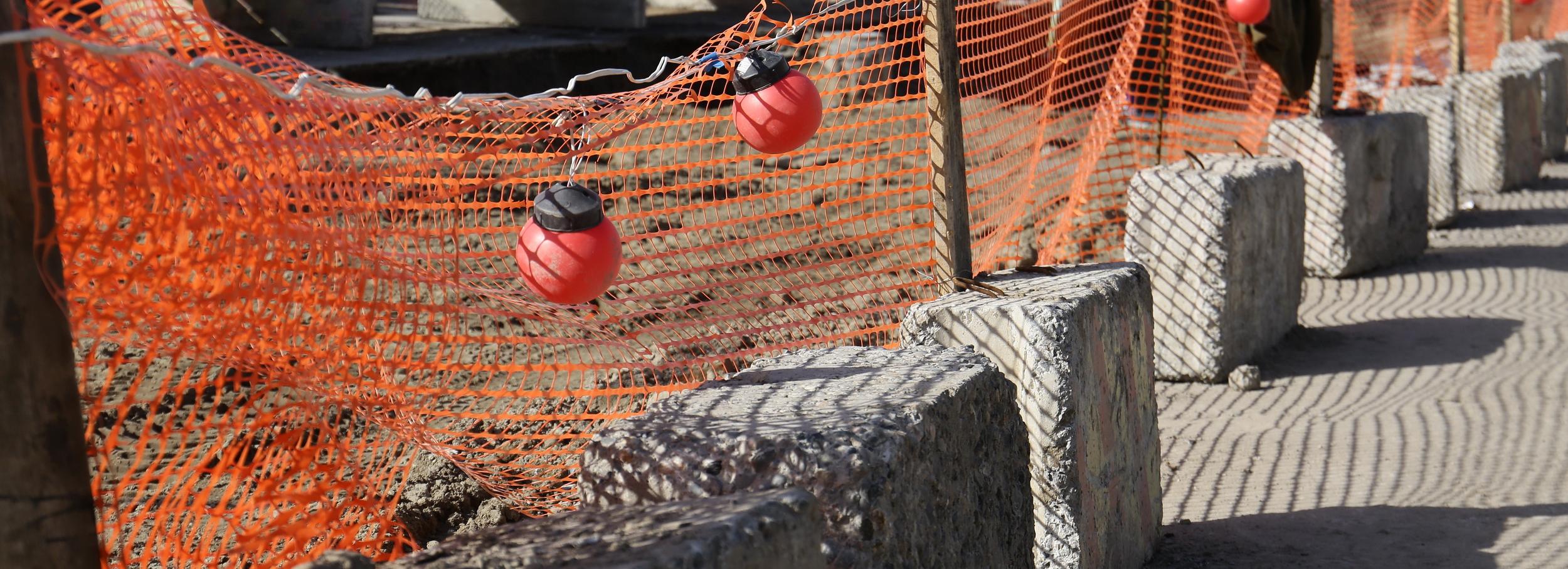 Проезд к Серебренниковской сузили из-за ремонта электрокабеля