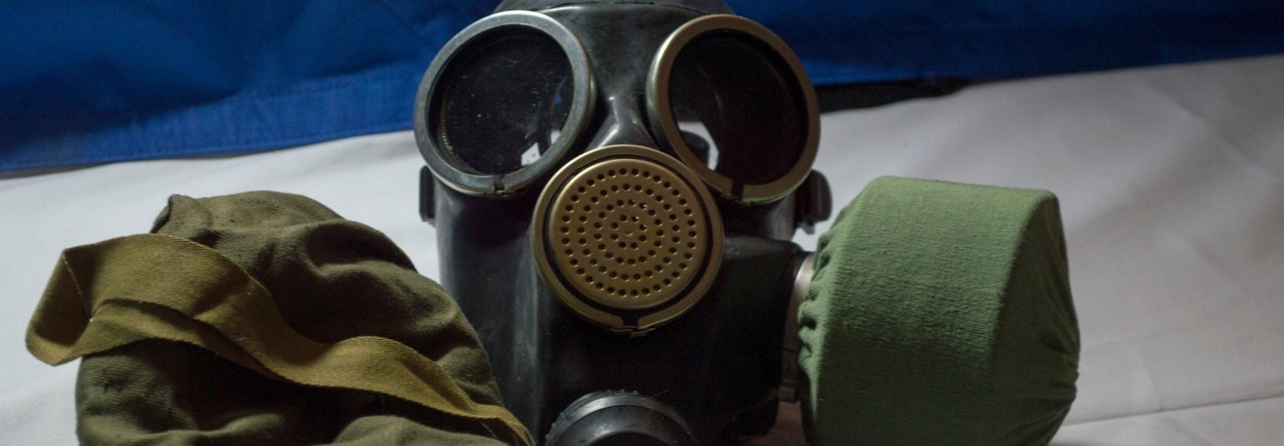 В метро Новосибирска появился «сталкер» в противогазе