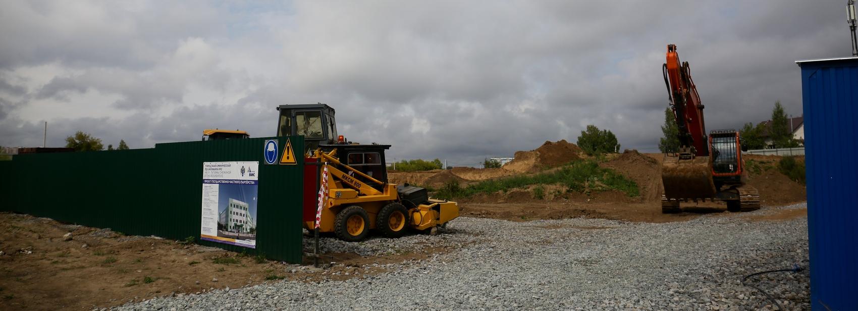 Экскаваторы начали рыть котлованы под две поликлиники в Новосибирске