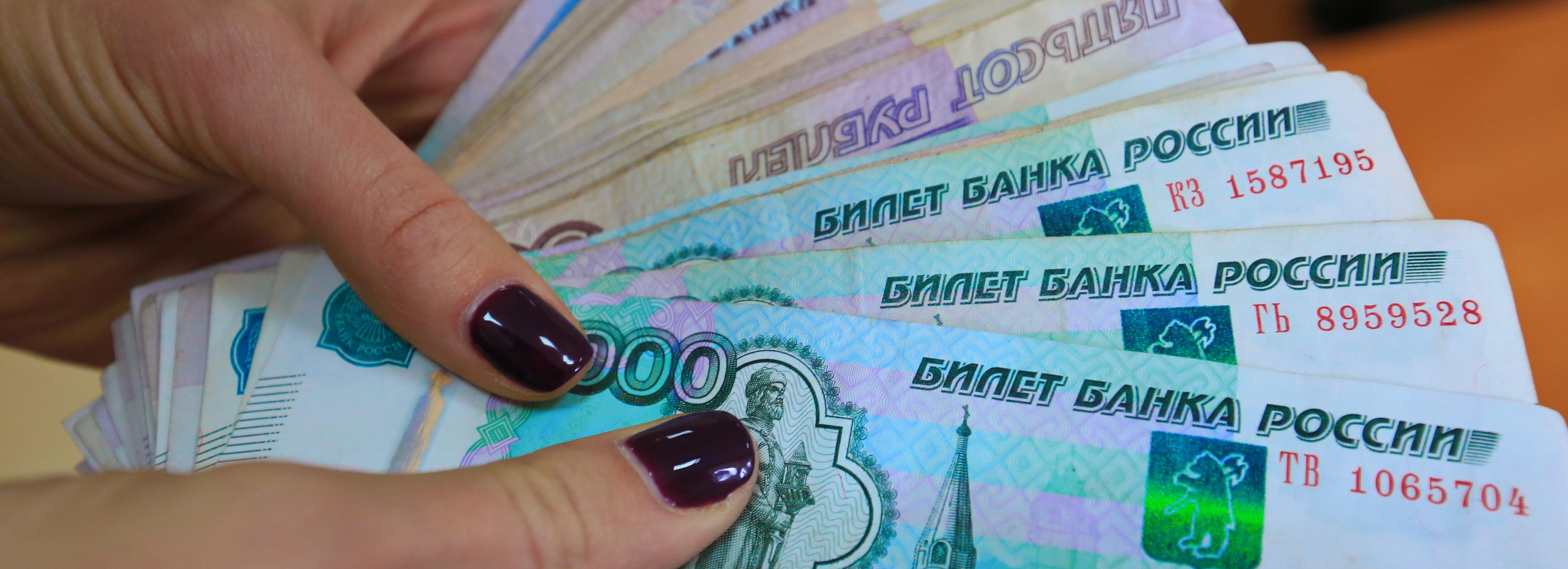 Новосибирцам перечислят детские пособия до майских праздников