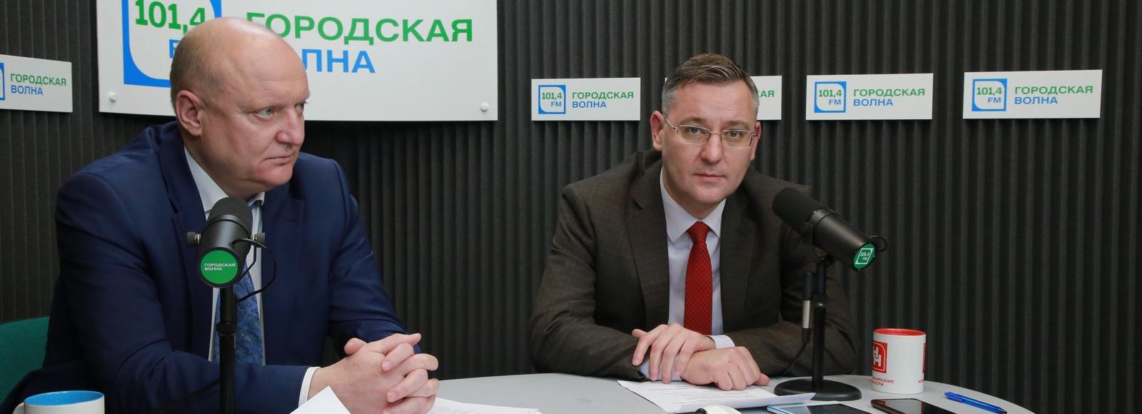 Вечерний разговор: война с незаконными заправками и техника для тротуаров