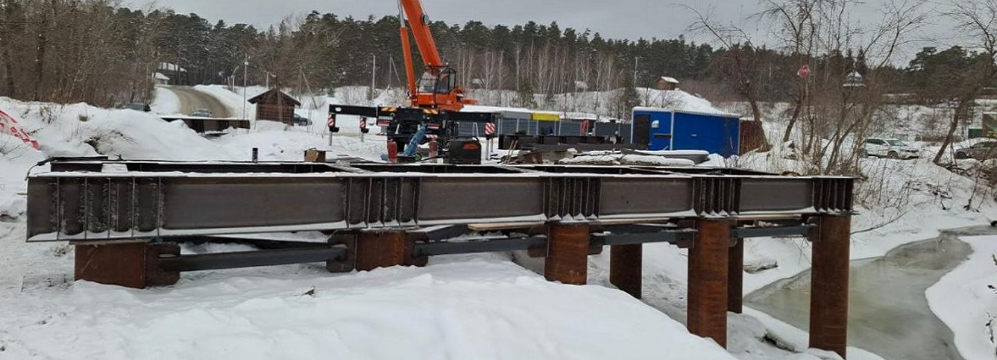 Установили первую опору временного моста через 2-ю Ельцовку