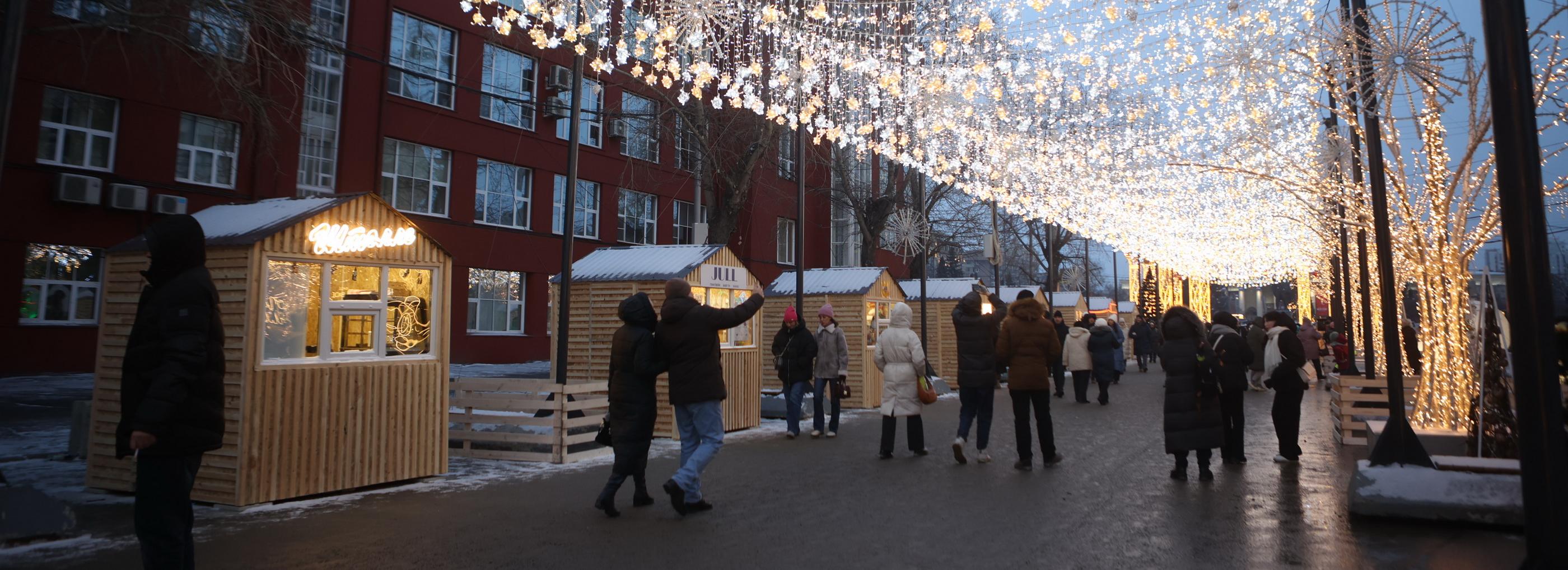 Новогодние украшения с улицы Ленина начнут убирать 1 февраля