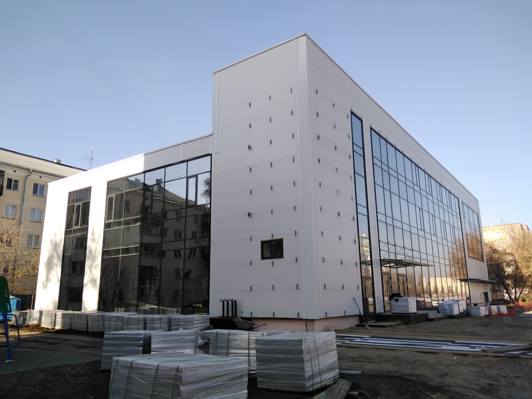 Раздражавший новосибирцев долгострой на Гоголя станет торговым центром