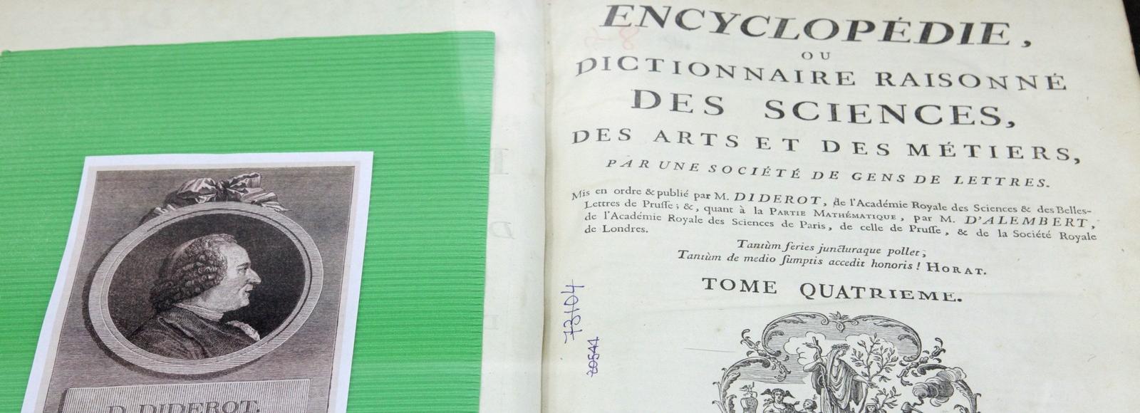 Сокровища новосибирских библиотек: книги с ароматами и автограф Толстого