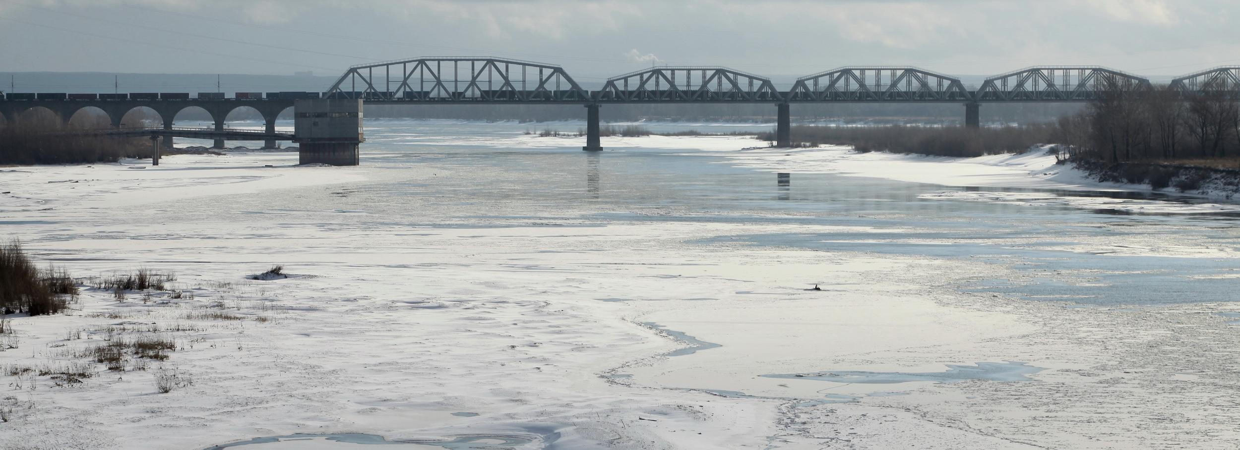Новосибирцев попросили не выходить на подтаявший лёд