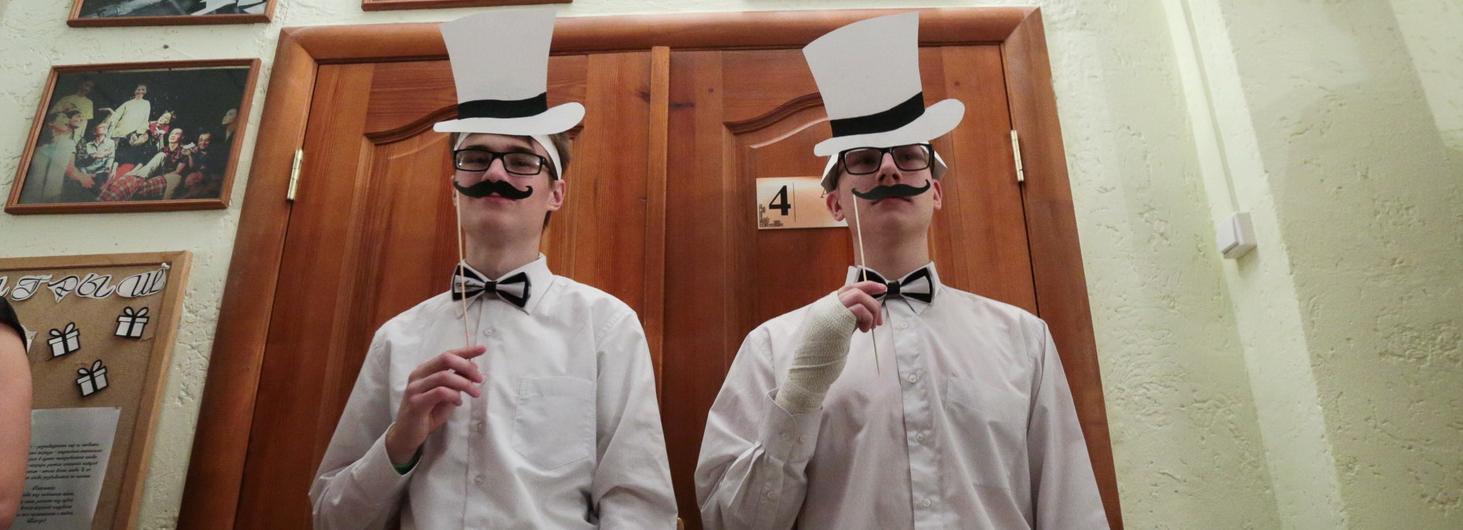 Афиша выходных: «Белое пятно», «Золотая кобра» и вернисаж сновидений