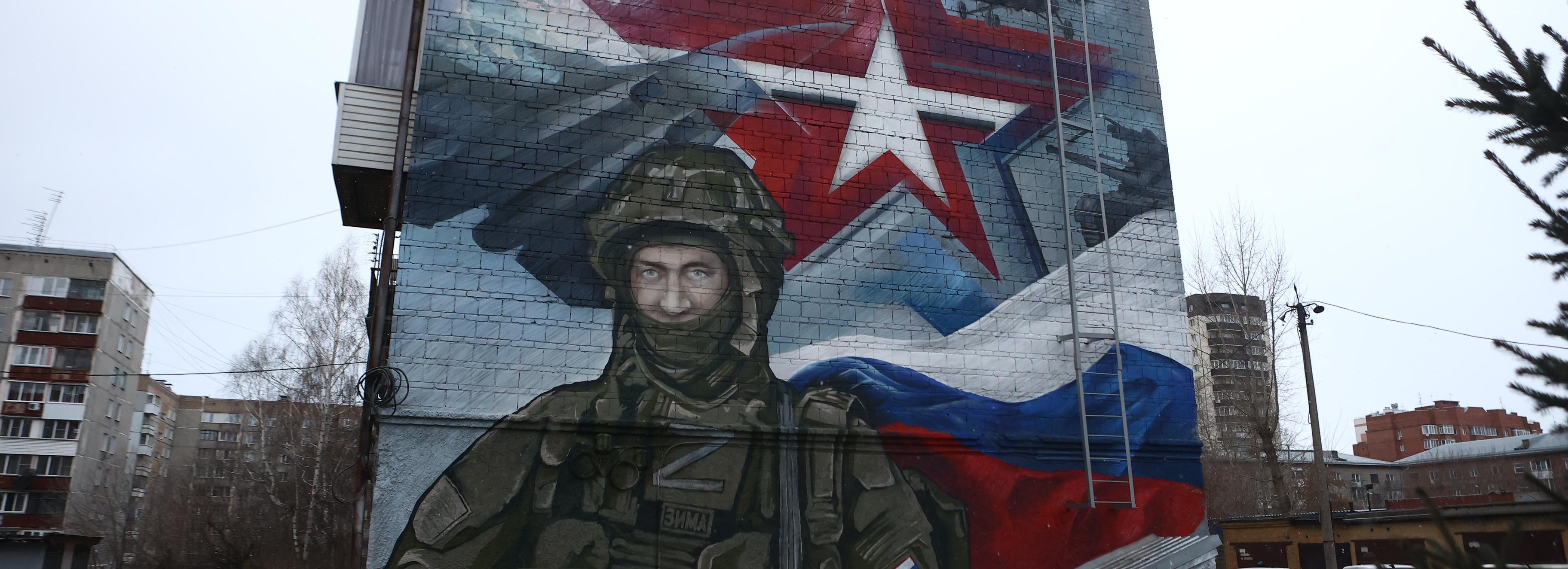 Сквер с патриотическим муралом открыли на месте кафе в Дзержинке