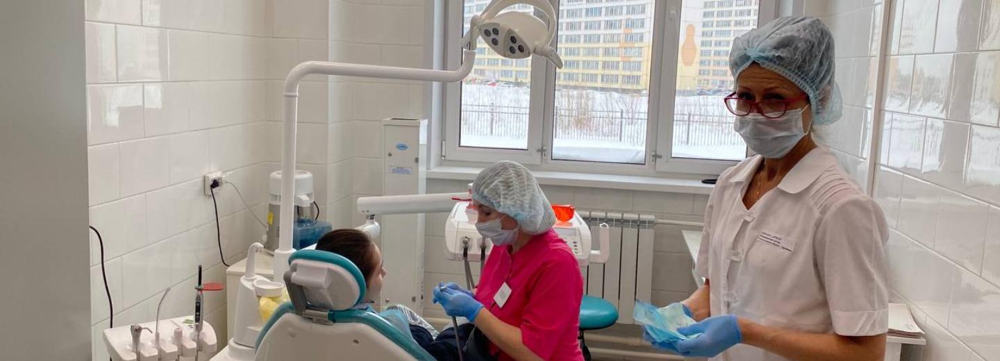 Кабинетов стоматологов станет больше при школах Новосибирской области