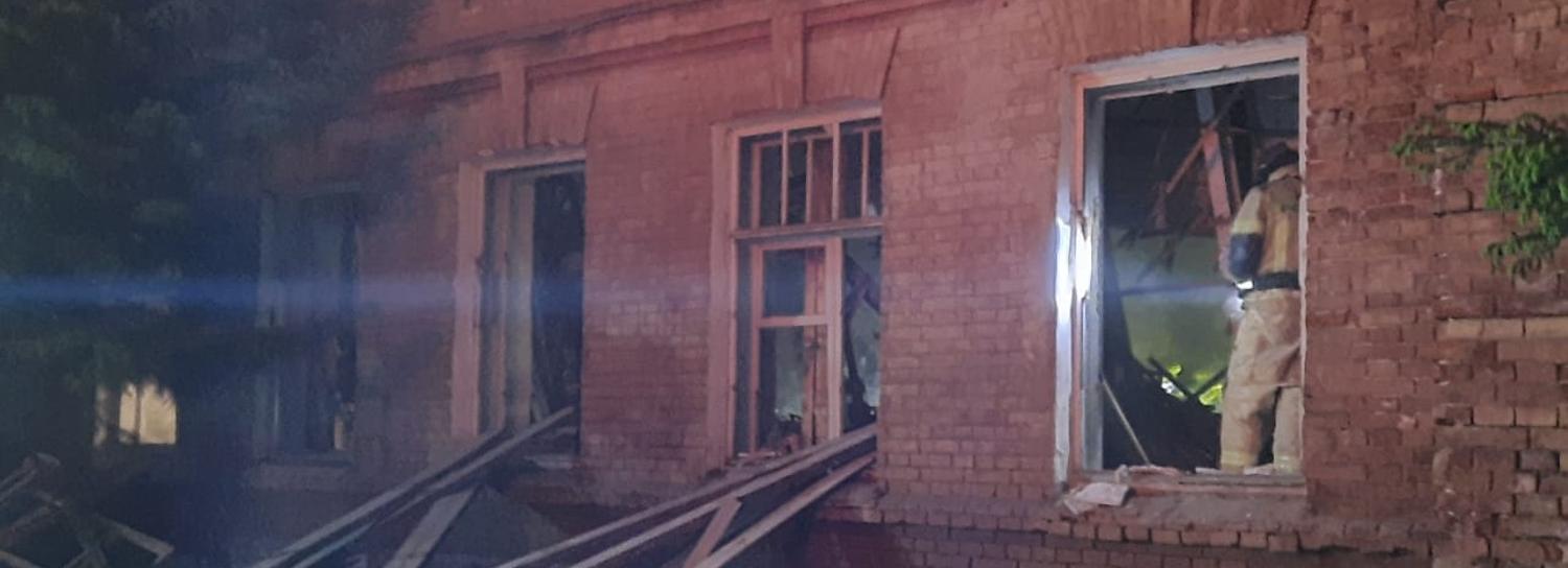 Бесхозное здание обрушилось в старом военном городке в Новосибирске