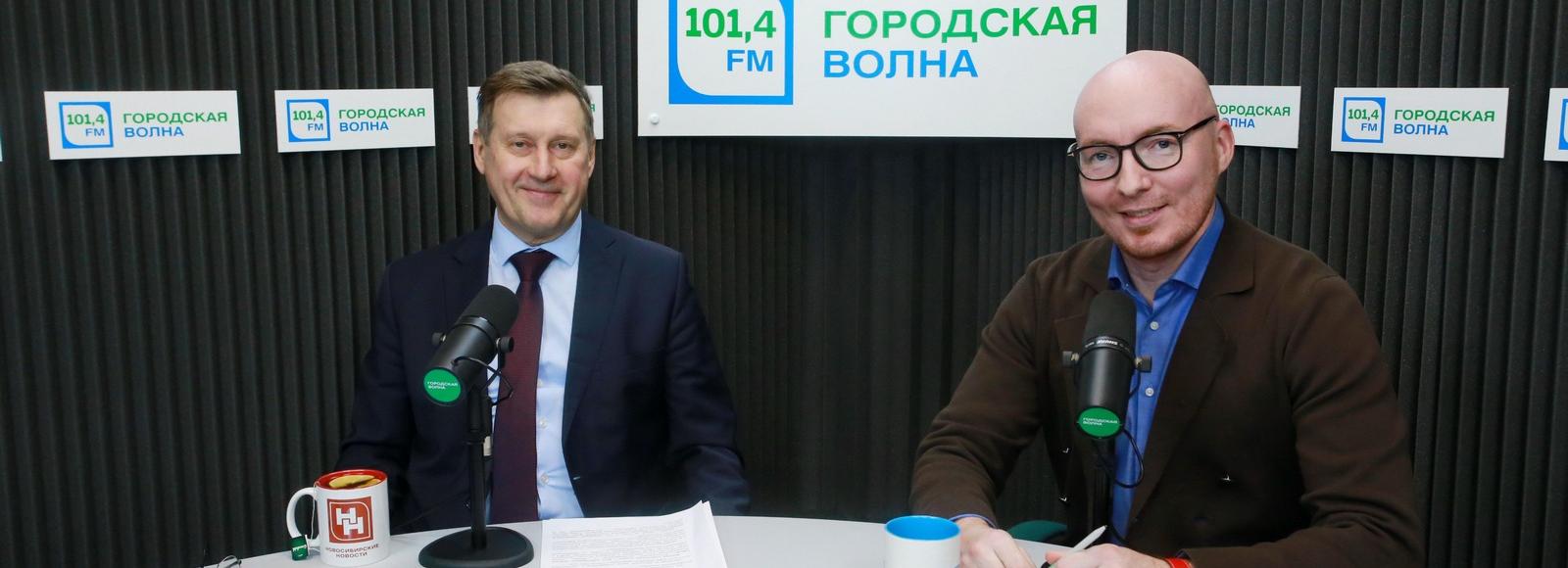 Мэр отвечает: рекордный бюджет, подорожание проезда и белочки в парках