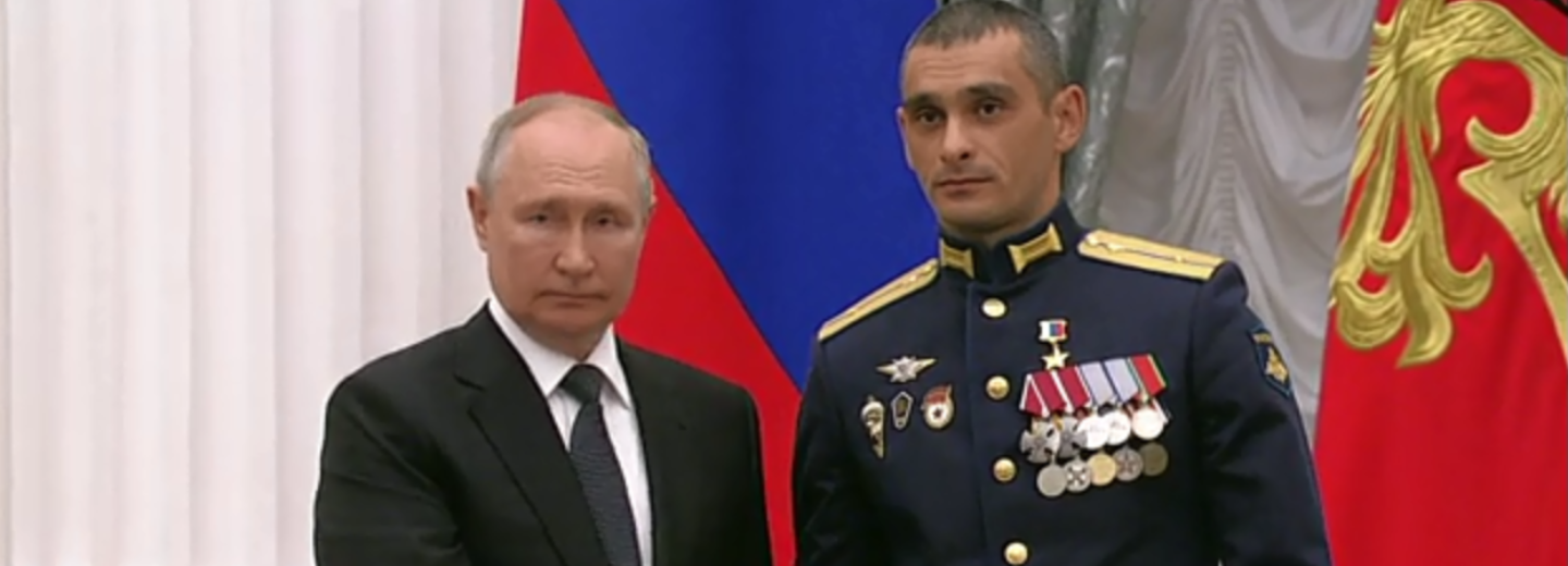 Боец спецоперации из новосибирской бригады получил звезду Героя и жеребца