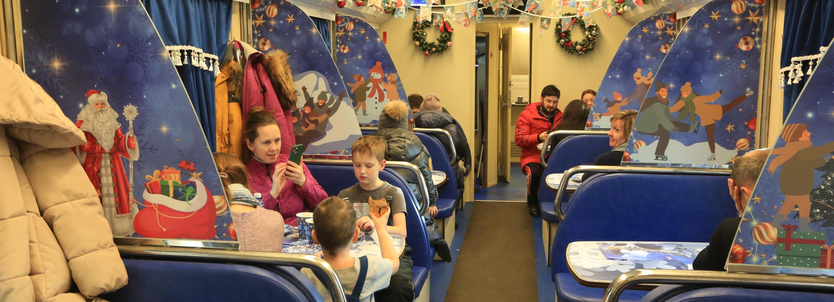 Если вы пропустили: поезд Деда Мороза, привет с орбиты и сказочная будка