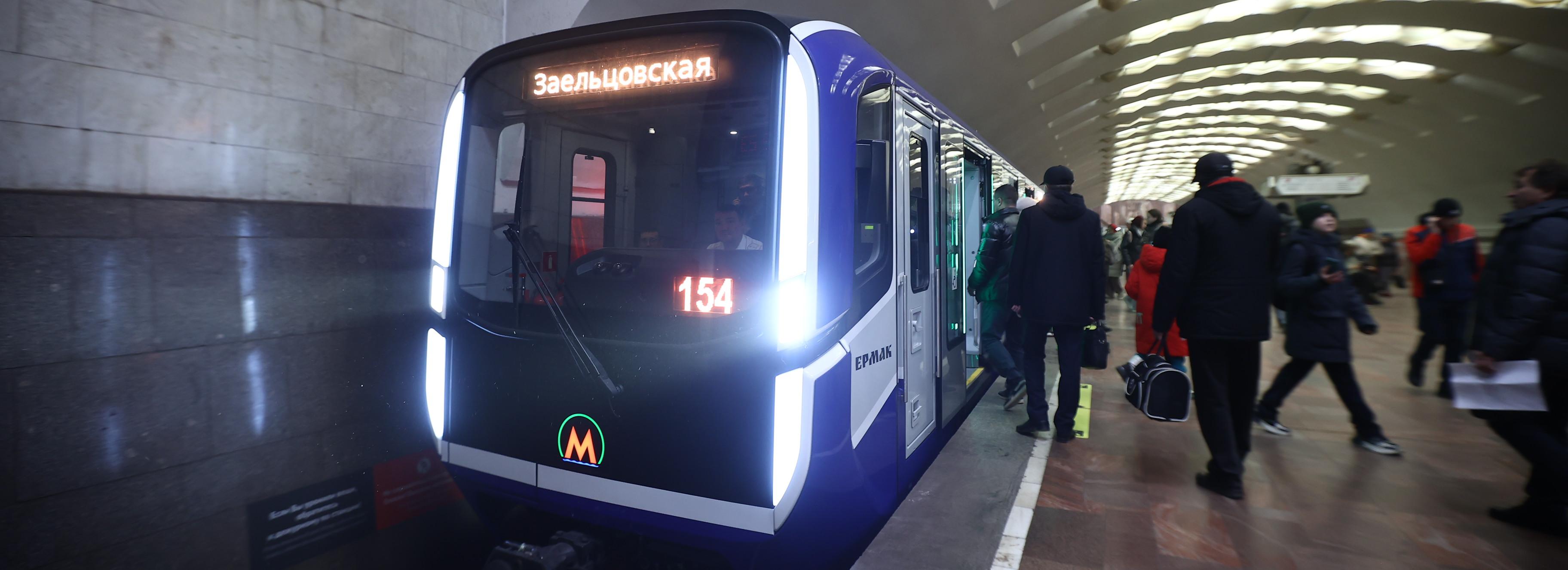 Мэр и губернатор запустили новый поезд «Ермак» в метро Новосибирска