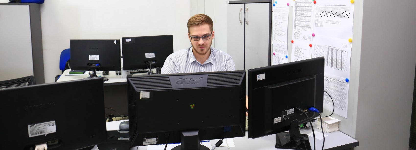 Кому в Новосибирске готовы платить 200 тысяч рублей в месяц